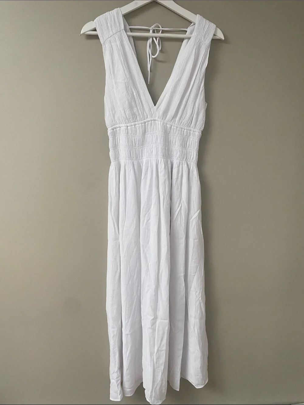 Abercrombie & Fitch White Sleeveless V-Neck Maxi Dress medium
